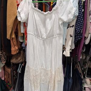 Chic Off-Shoulder White Maxi Dress